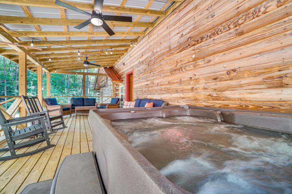 North Georgia Mtn Escape with Hot Tub and Games!